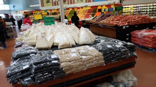 Grocery Store «Super Fresh Market», reviews and photos, 1700 N Lewis Ave, Waukegan, IL 60085, USA