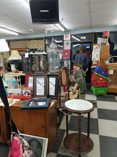 Thrift Store «Boomerangs Jamaica Plain», reviews and photos, 716 Centre St, Jamaica Plain, MA 02130, USA