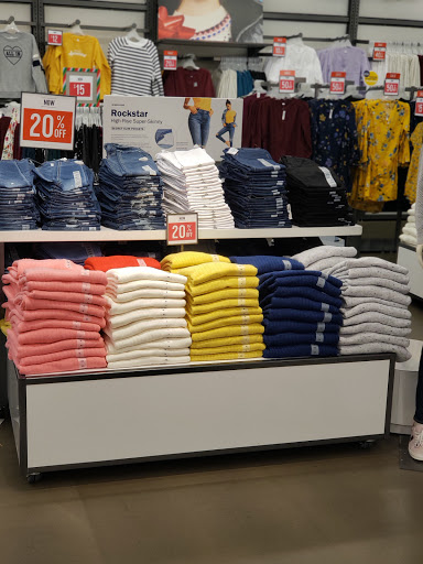 Clothing Store «Old Navy», reviews and photos, 3525 W Carson St #77, Torrance, CA 90503, USA
