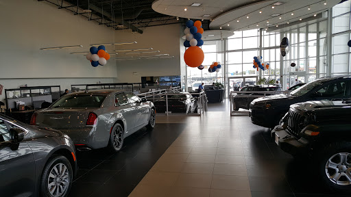 Car Dealer «Larry Roesch Chrysler Jeep Dodge RAM», reviews and photos, 200 W Grand Ave, Elmhurst, IL 60126, USA