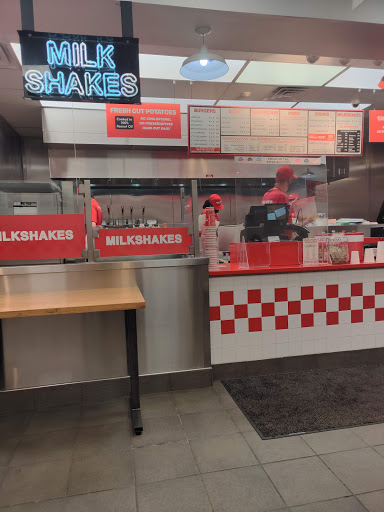 Shopping Mall «Gateway Shopping Center», reviews and photos, 221 E Swedesford Rd, Wayne, PA 19087, USA