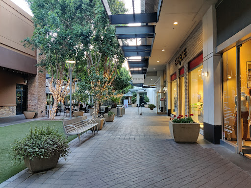 Shopping Mall «Biltmore Fashion Park», reviews and photos, 2502 E Camelback Rd, Phoenix, AZ 85016, USA