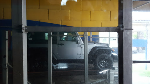 Car Wash «Blue Lagoon Car Wash», reviews and photos, 7114 W 121st St, Overland Park, KS 66223, USA