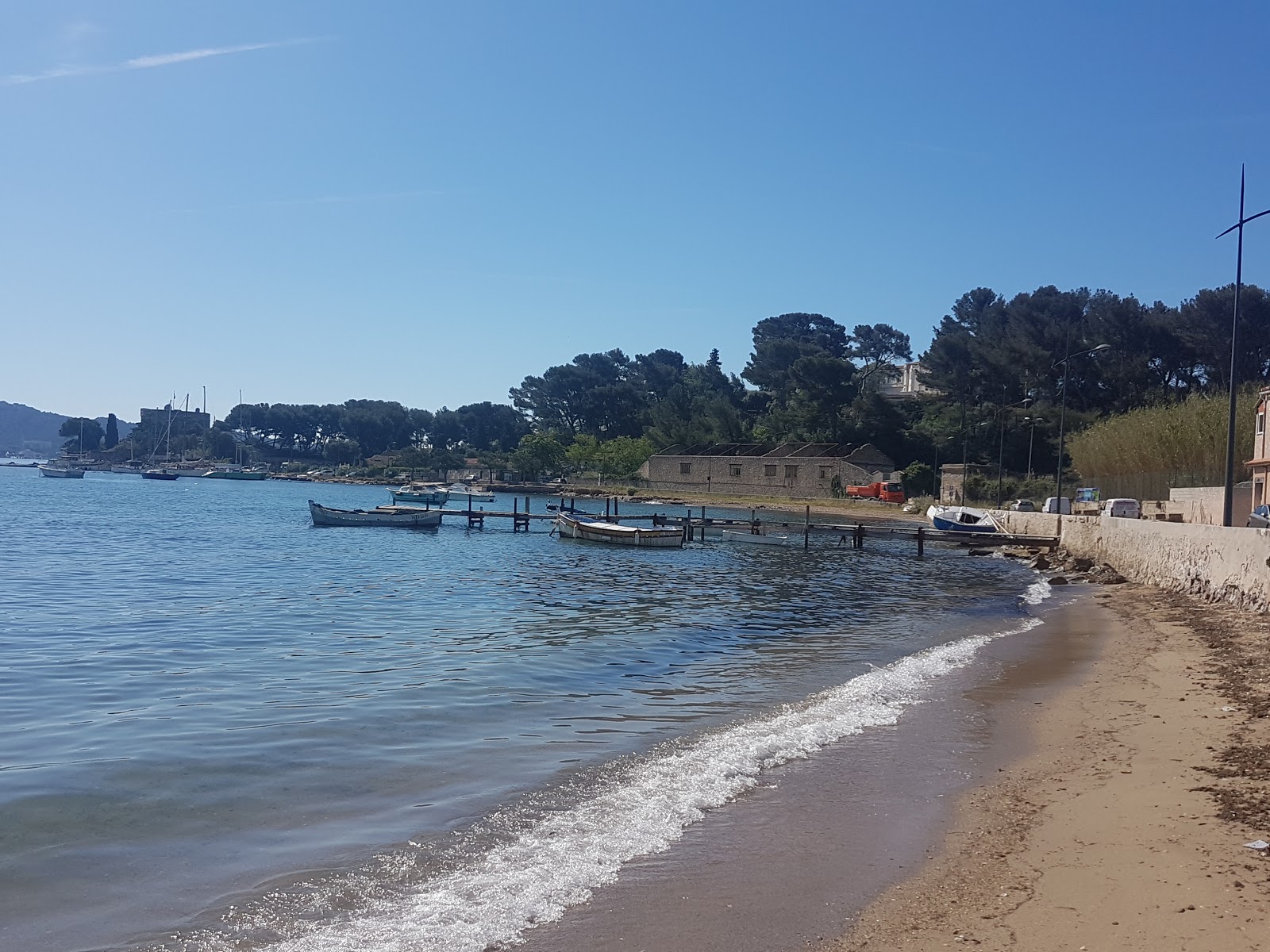 Foto von Plage de Balaguier mit geräumige bucht