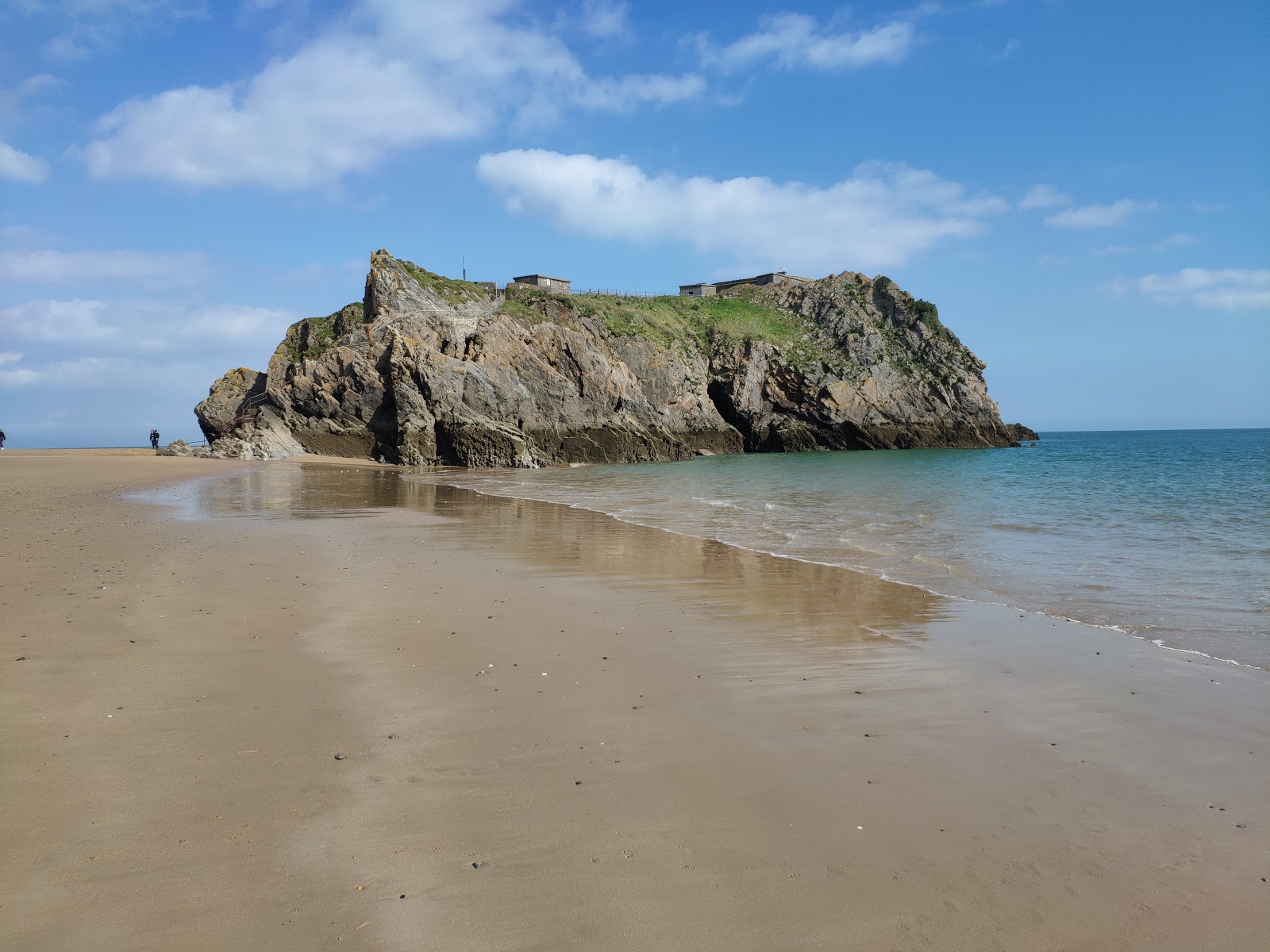 Foto de Tenby south beach y el asentamiento