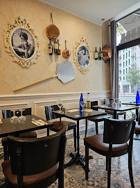 Atmosphère du Restaurant italien LA TRATTORIA IN PARADISO Restaurant&Pizerria Neuilly sur seine - n°2
