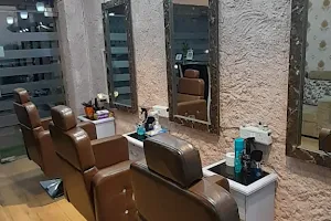 MIRROR VIEW unisex salon & makeup studio image