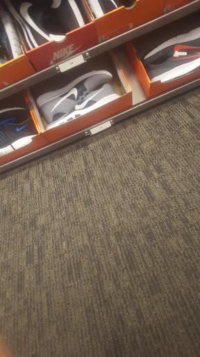 Department Store «Nordstrom Rack Stephanie Street Center», reviews and photos, 579 N Stephanie St, Henderson, NV 89014, USA