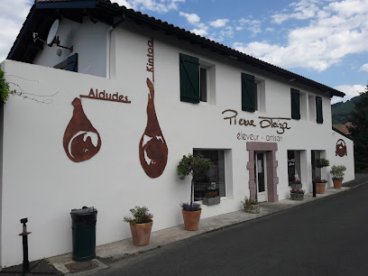 Boutique/Restaurant Pierre Oteiza Les Aldudes - Route Urepel, 64430 Aldudes, France