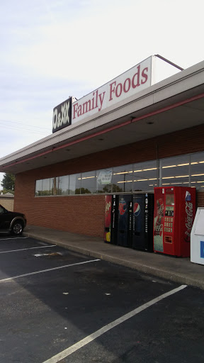 D & M Family Foods Inc, 702 N Green St, Henderson, KY 42420, USA, 