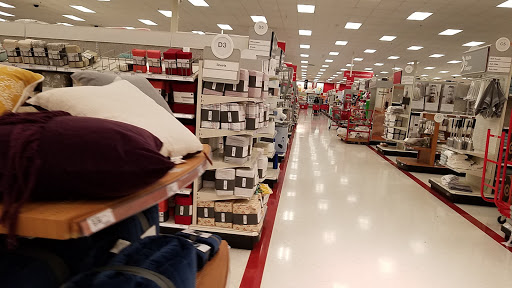 Department Store «Target», reviews and photos, 18855 N Market Pl Dr, Aurora, OH 44202, USA