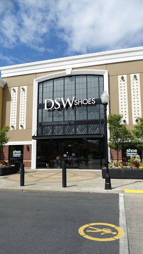 Shoe Store «DSW Designer Shoe Warehouse», reviews and photos, 17100 Southcenter Pkwy, Tukwila, WA 98188, USA