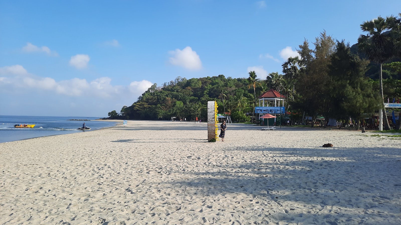 Fotografija Mui Nai Beach in naselje