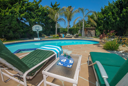 Paradise Retreats image
