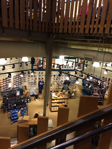 Clothing Store «L.L. Bean», reviews and photos, 340 Legacy Pl, Dedham, MA 02026, USA