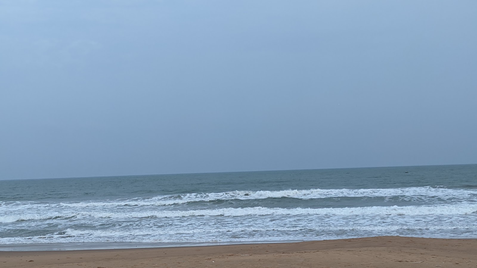 Foto av Kothamukkam Beach med rymlig strand