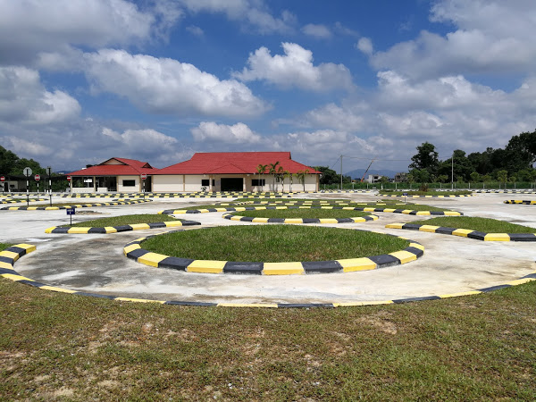 Sekolah Memandu Simpang Pulai