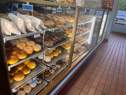 Donut Shop «Lucky Donuts», reviews and photos, 140 SW 152nd St, Seattle, WA 98166, USA