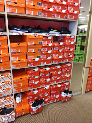 Shoe Store «Famous Footwear», reviews and photos, 2265 Walker Lake Rd, Mansfield, OH 44903, USA