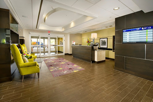 Hampton Inn & Suites Buffalo Airport image 4