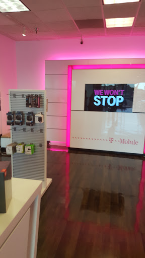 Cell Phone Store «T-Mobile», reviews and photos, 1418 Blackiston Mill Rd Suite 100, Clarksville, IN 47129, USA