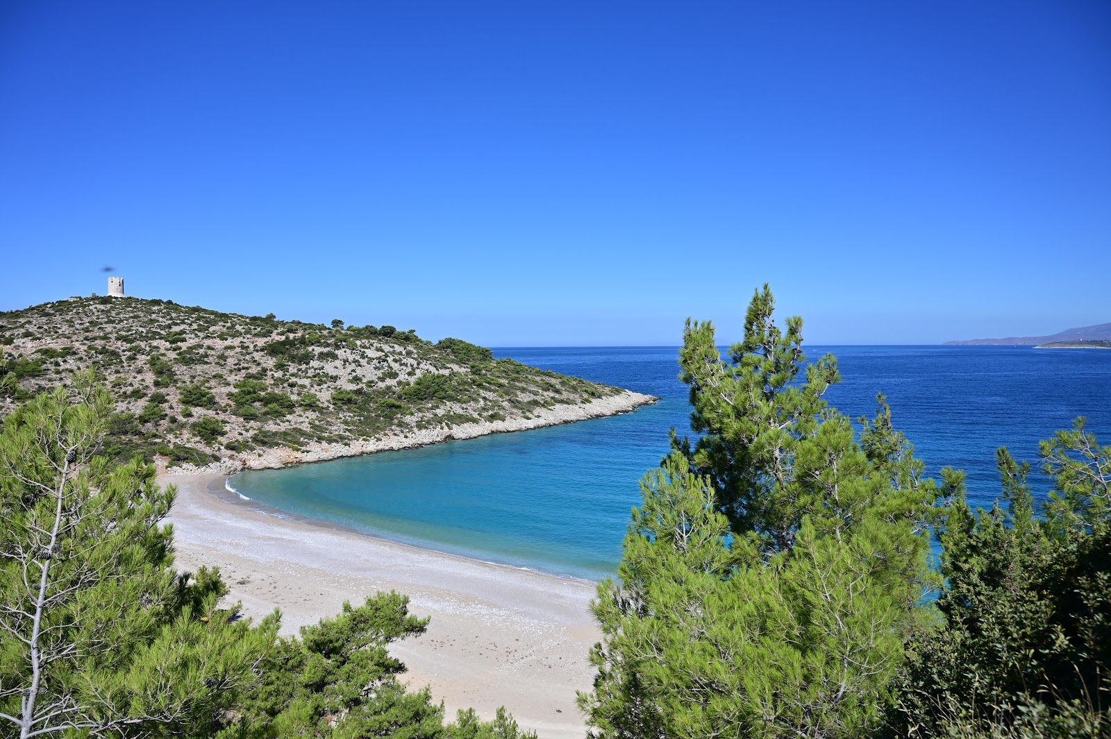 Trachili beach'in fotoğrafı geniş ile birlikte