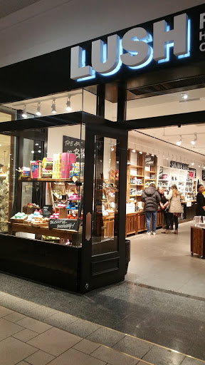 lush fresh handmade cosmetics, 9090 Destiny USA Dr, Syracuse, NY 13290, USA, 