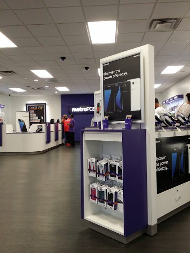 Cell Phone Store «MetroPCS Corporate Store», reviews and photos, 818 E Abram St, Arlington, TX 76010, USA