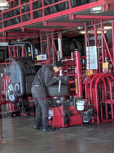Tire Shop «Discount Tire Store - San Diego, CA», reviews and photos, 5860 Miramar Rd, San Diego, CA 92121, USA