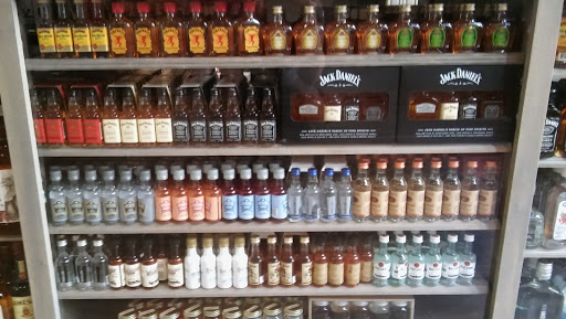 Liquor Store «Downtown Nashville Wine and Spirits», reviews and photos, 178 2nd Ave N, Nashville, TN 37201, USA
