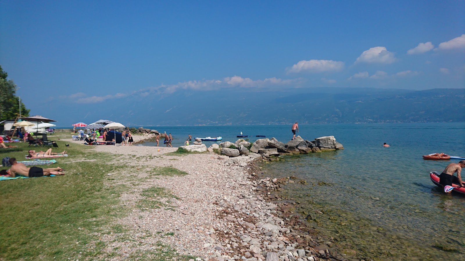 Fotografija Spiaggia di Campeggio Lefa z modra čista voda površino