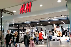 H&M image