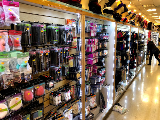 Beauty Supply Store «US Hair & Beauty Supplies», reviews and photos, 3365 Cleveland Ave, Columbus, OH 43224, USA