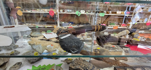 Rockin Riddle Rock Shop