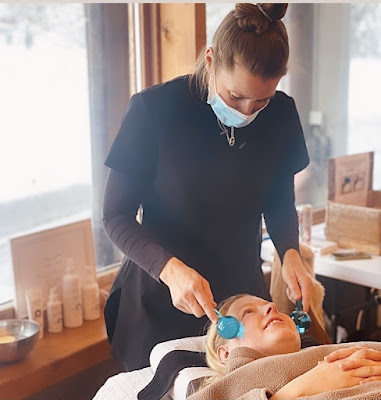 The Eye-Brow Bar by Laura à Essert-Romand