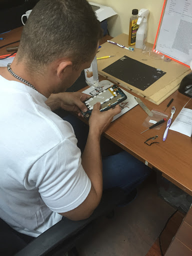 Phone Repair Service «Dr Phone Fix & Repair», reviews and photos, 250 Summit Park Dr, Pittsburgh, PA 15275, USA