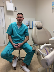 Д-р В. Симеонов стоматолог