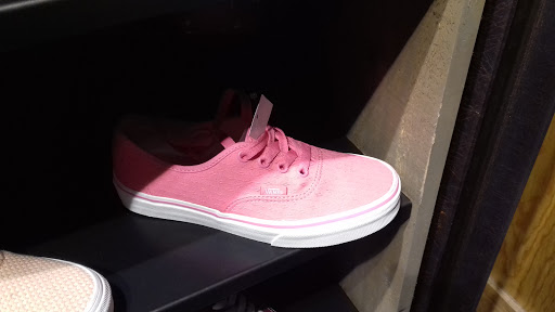 Vans Store Via Vallejo