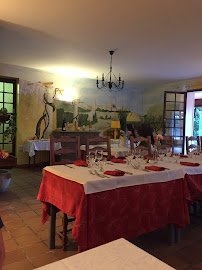 Atmosphère du Le Rouge Gorge - Restaurant & Chambres d'hôtes à Pontevès - n°7