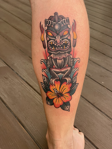 Explore sunflower thigh tattoo ideas, creative tattoo ideas in Honolulu, available at Aloha Tattoo Waikiki Hilton Hawaiian Village Rainbow Bazaar