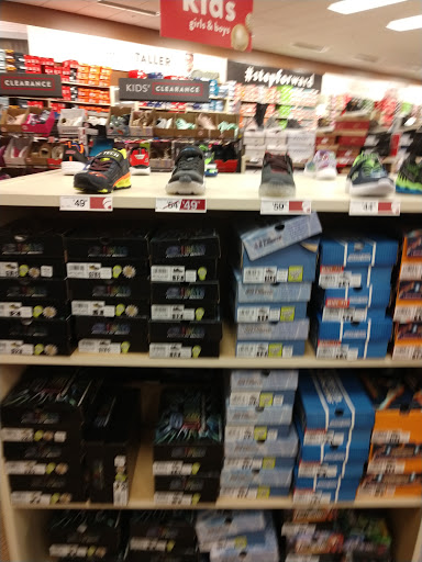 Shoe Store «Famous Footwear», reviews and photos, 2265 Walker Lake Rd, Mansfield, OH 44903, USA