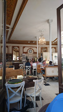 Atmosphère du Restaurant Café Français à Saint-Amour - n°17
