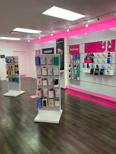 Cell Phone Store «T-Mobile», reviews and photos, 16600 W 159th St #103, Lockport, IL 60441, USA