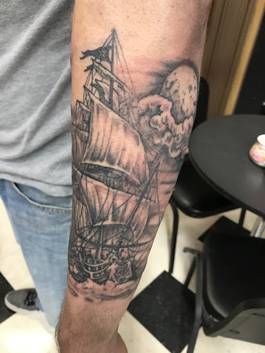 Body Piercing Shop «Extreme Expressions Piercings & Tattoos», reviews and photos, 147 N Wayne Ave, Waynesboro, VA 22980, USA