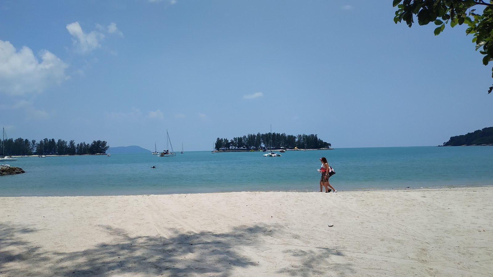 Foto de Kok Beach - lugar popular entre os apreciadores de relaxamento