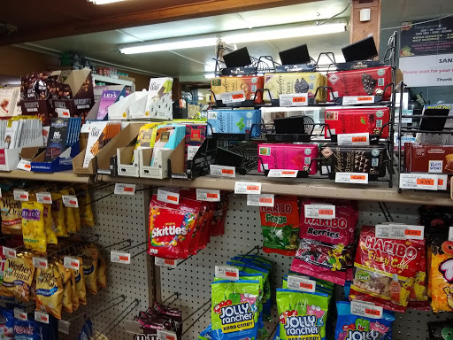 Grocery Store «Manzanita Market: The Little Apple», reviews and photos, 193 Laneda Ave, Manzanita, OR 97130, USA