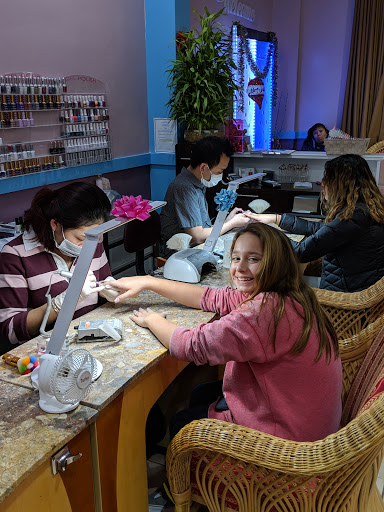 Shopping Mall «Hillcrest Shopping Center», reviews and photos, 1701 N Larkin Ave, Crest Hill, IL 60403, USA