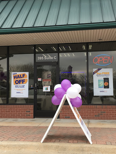Cell Phone Store «MetroPCS Authorized Dealer», reviews and photos, 395 N Groesbeck Hwy c, Mt Clemens, MI 48043, USA