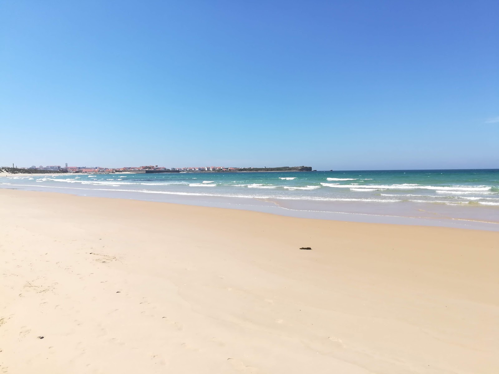Fotografija Praia Baleal - Sul z dolga ravna obala