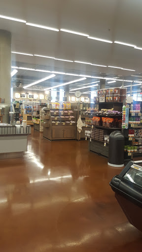 Grocery Store «Fresh Thyme Farmers Market - Milwaukee», reviews and photos, 470 E Pleasant St, Milwaukee, WI 53202, USA